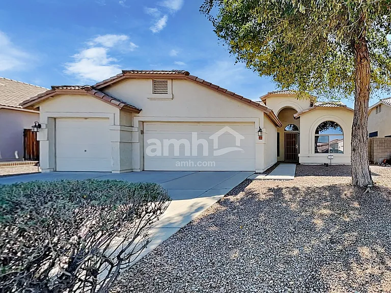 717 W Beth Dr — Photo 1