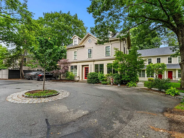 2 Brattle Cir — Photo 2