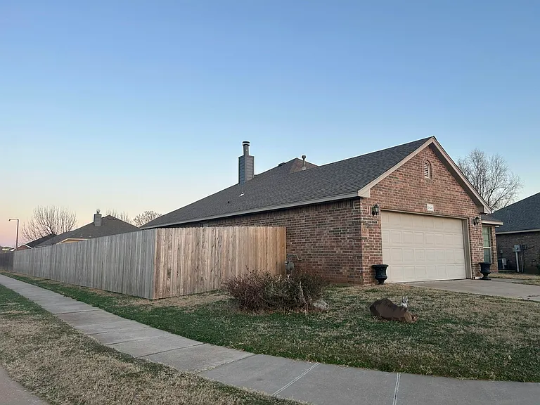 2400 Rookhaven Ln — Photo 7