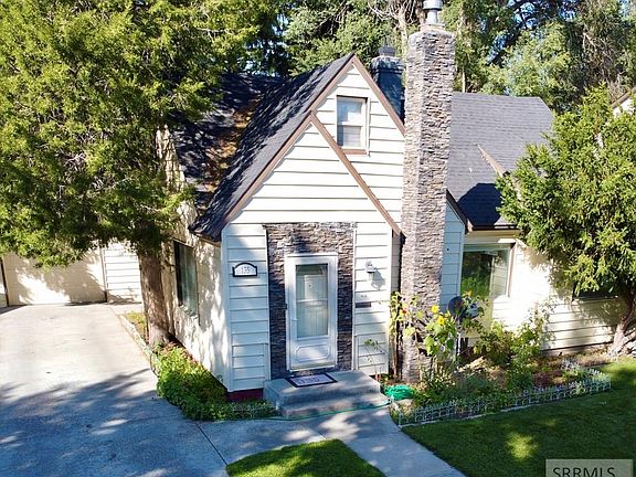 2nd image of 135 E 19th St