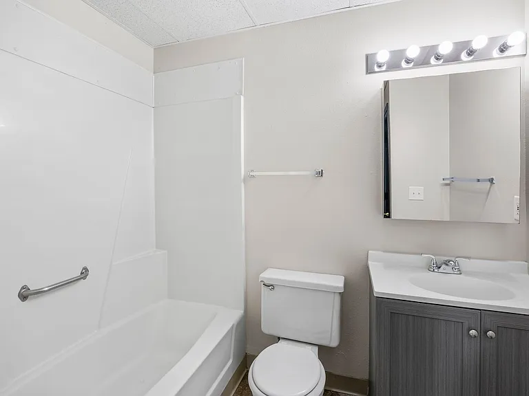 Perry Pointe Place — Photo 2