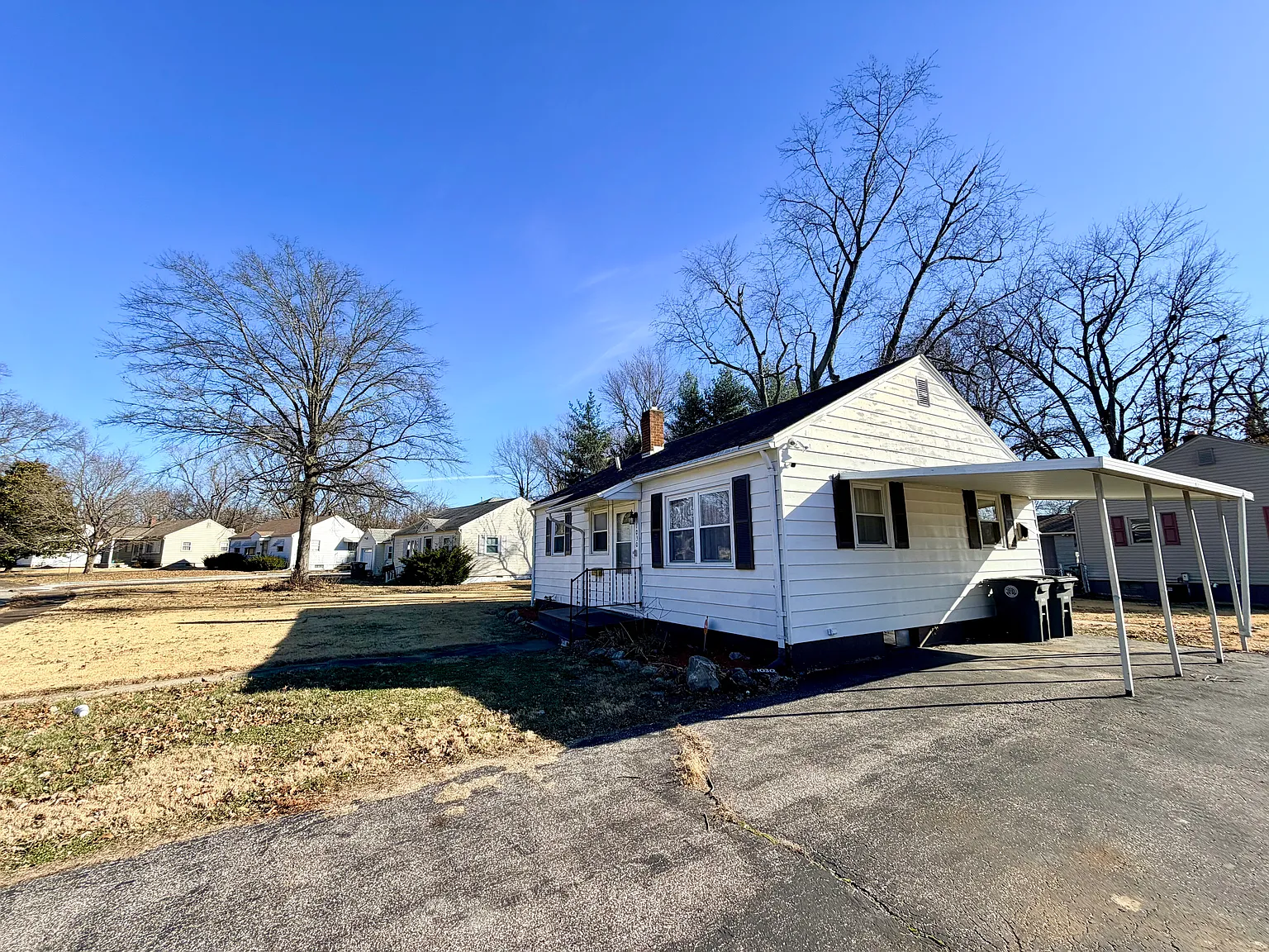 3 bed, 825 sqft, $1,250 — Photo 2