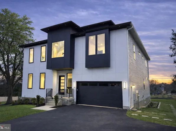 2613 Beacon Hill Rd, Alexandria, VA 22306