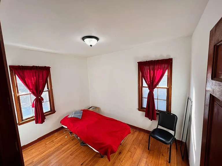 1160 Farrington St — Photo 13