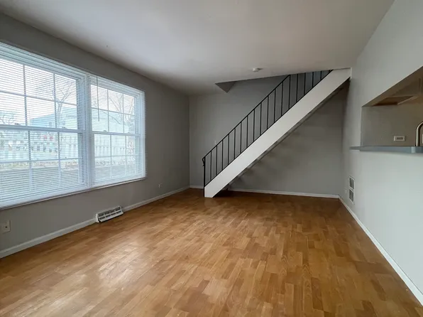 461 James Ct Unit B, Glendale Heights, IL 60139