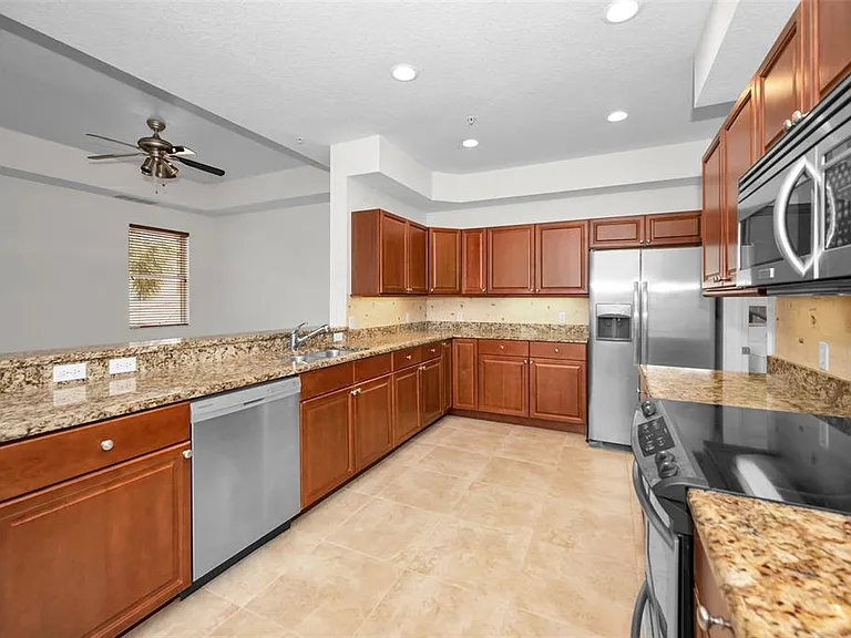606 Wells Ct #202 — Photo 3