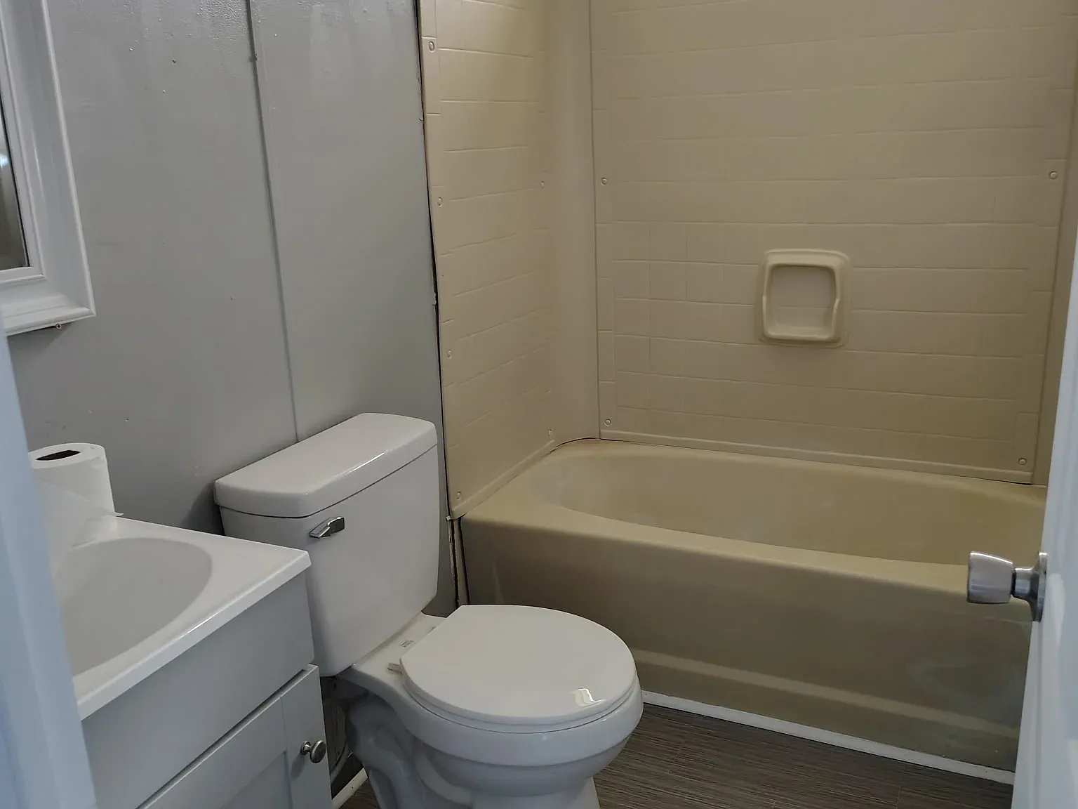 3 bed, 900 sqft, $1,100 — Photo 4