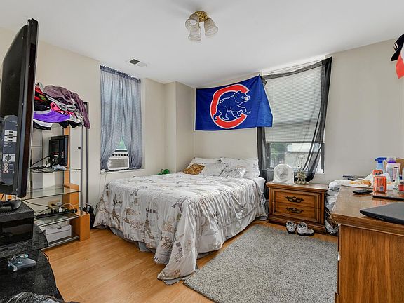 3rd image of 535 W 31st St Unit 1R