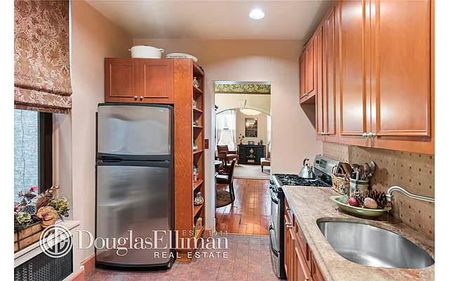 Sold by Douglas Elliman | media 22