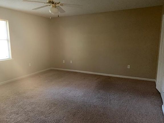 5th image of 2204 Pin Oak Cir