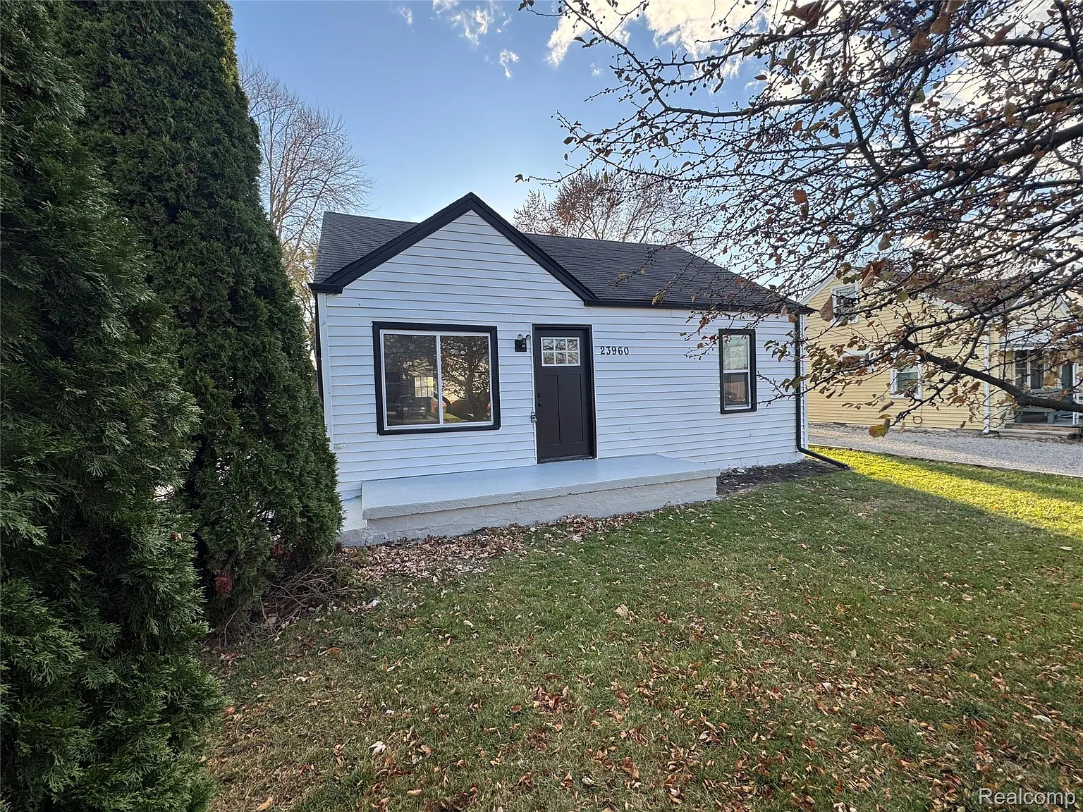 23960 Trombley St photo 1
