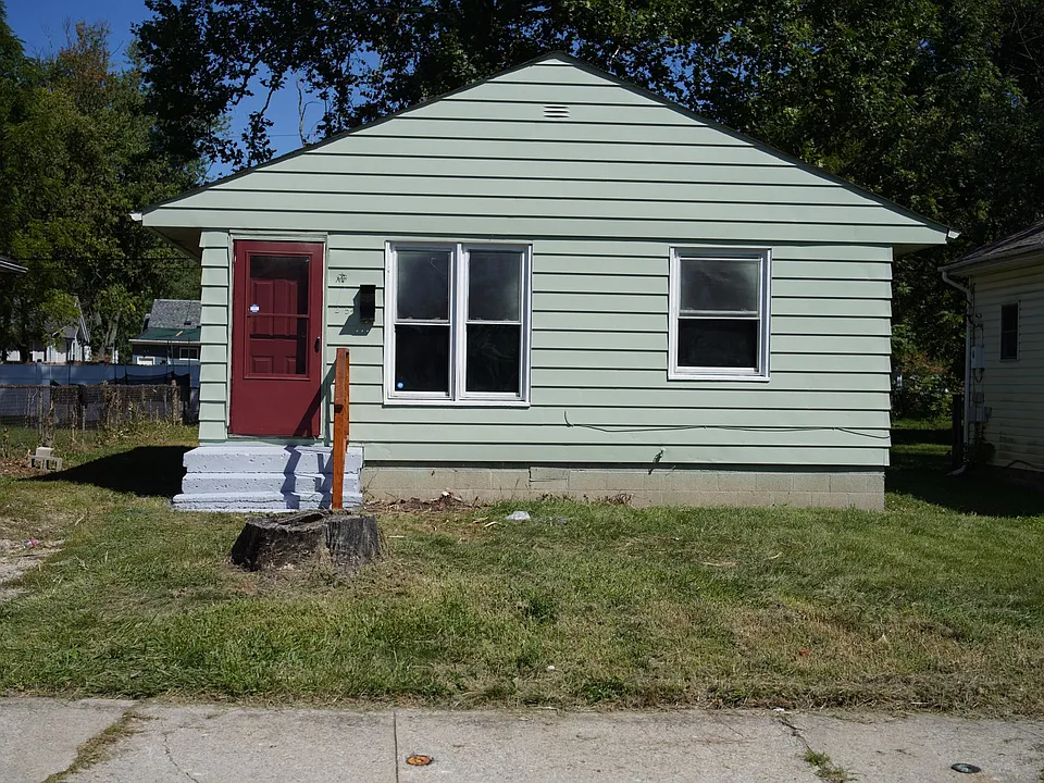 2854 E 9th Ave