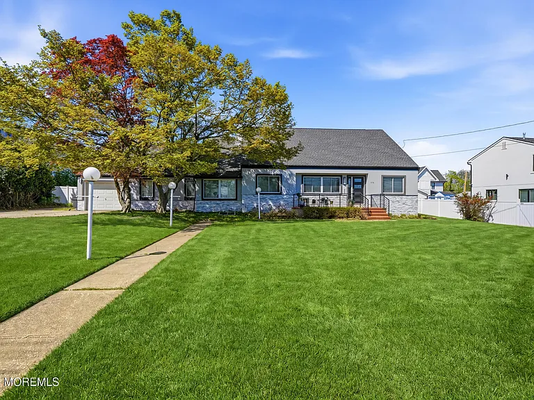 970 Van Court Ave — Photo 40