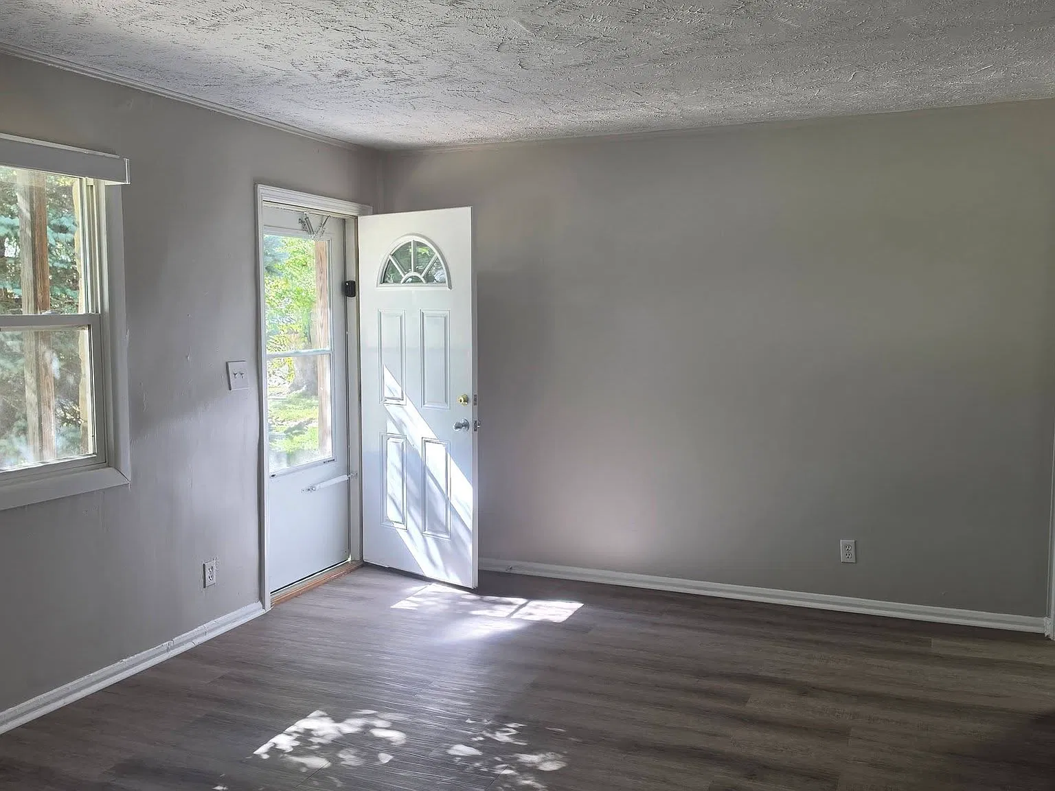 2 bed, 750 sqft, $1,100 — Photo 2