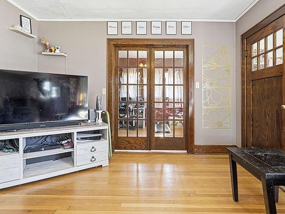 4th image of 105 Wollan St