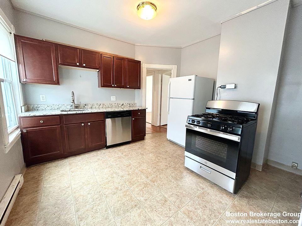1st image of 74 Romsey St #3