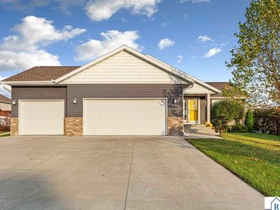 225 Oak Dr, Eagle Lake, MN, 56024