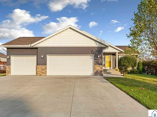 225 Oak Dr, Eagle Lake, MN 56024