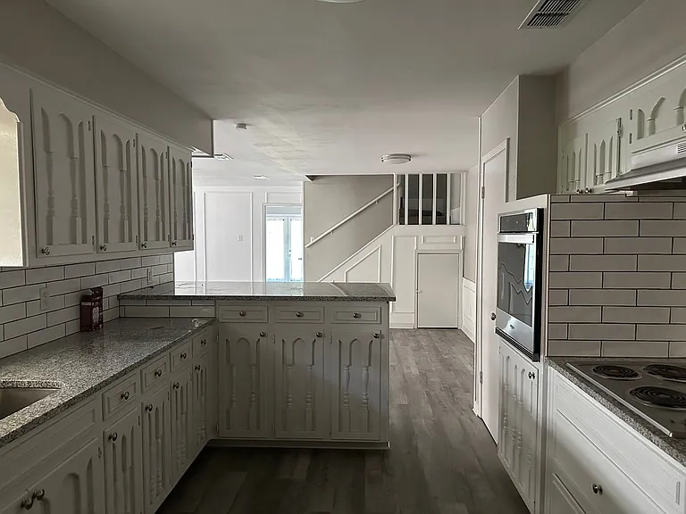 619-621 Kings Mountain Dr — Photo 1