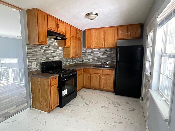 3rd image of 117 N Pine Ln