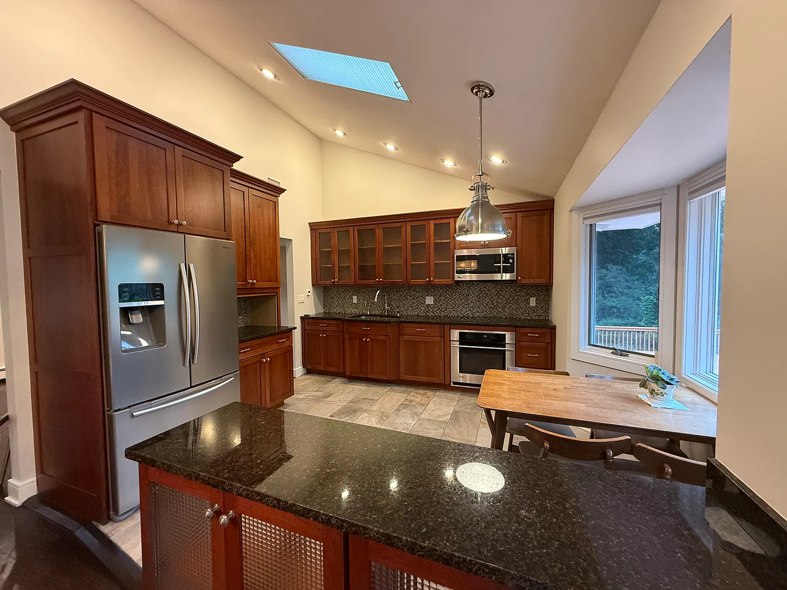 3 bed, 2.5 bath, $5,500 — Photo 3