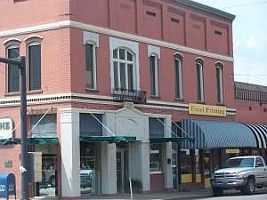 5th image of 302 W Main St
