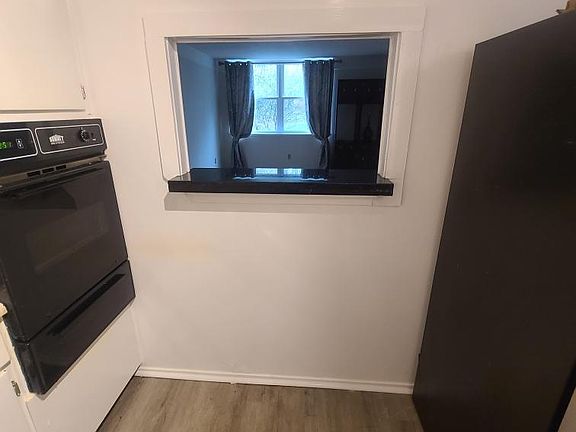 Pass-through counter to dining/living room