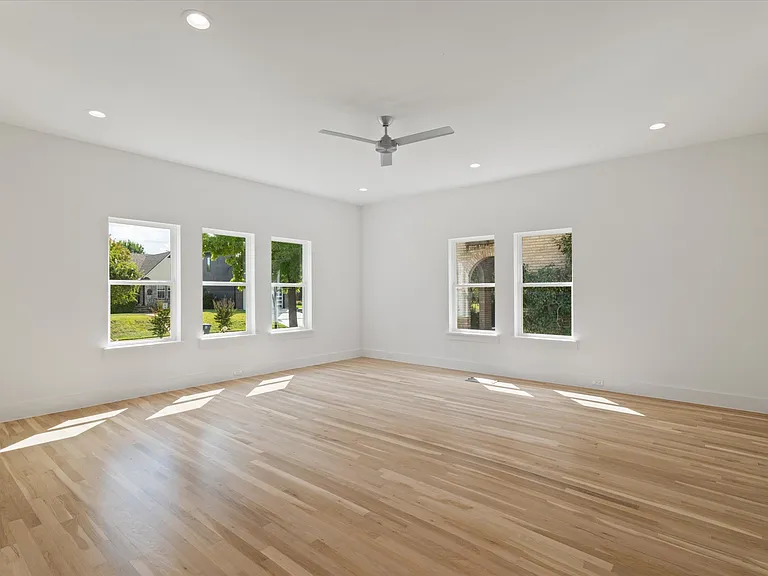 6255 Belmont Ave — Photo 5