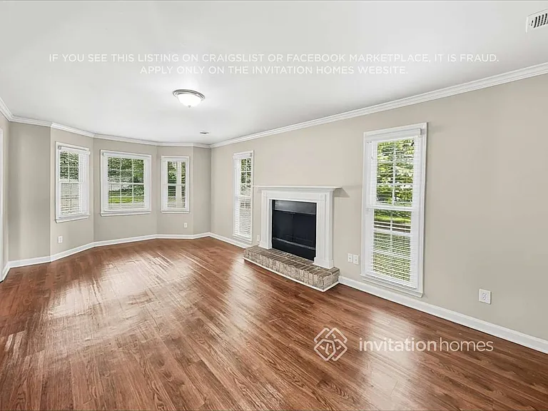 4351 Lakeside Hills Way NE — Photo 5