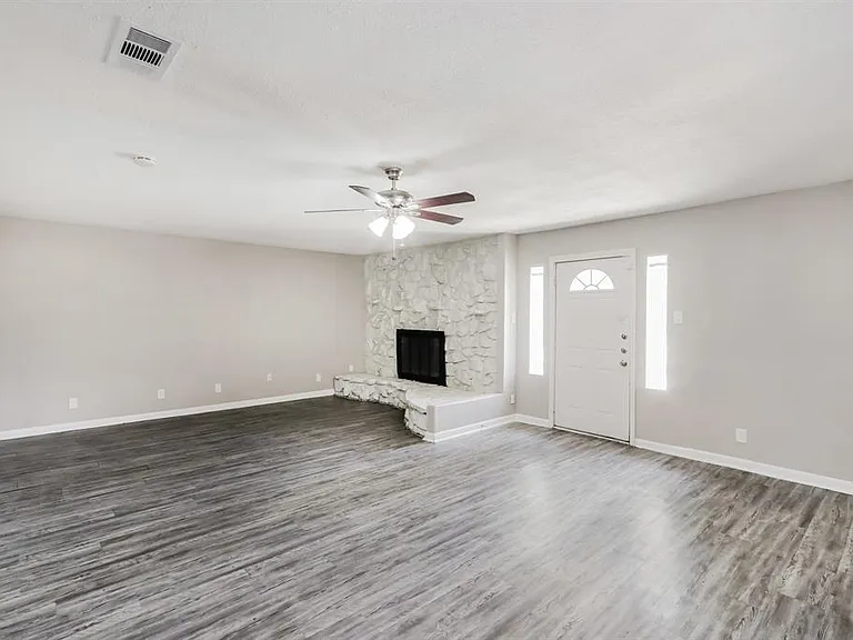 2512 Whitson Way — Photo 3