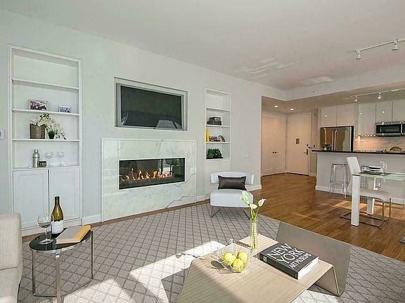 3rd image of 160 W 62nd St APT 52A