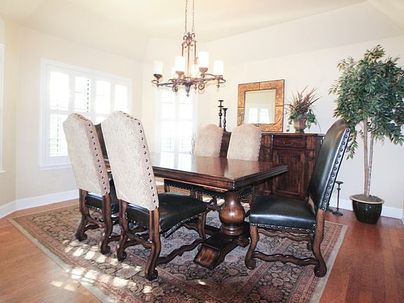 Formal dining room 