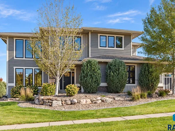2308 S Durango Dr, Sioux Falls, SD 57110