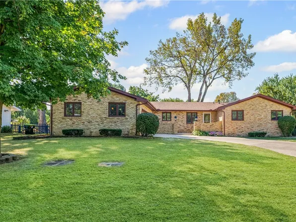 1739 Moorwood Dr, Decatur, IL 62521