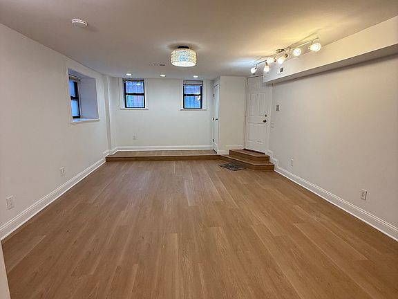 2nd image of 1320 N Wicker Park Ave #1G