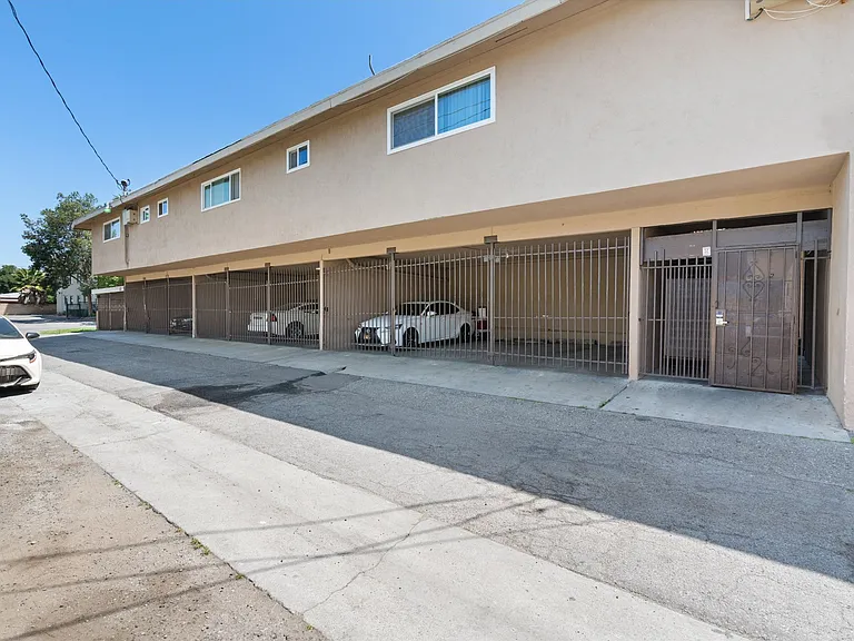 Waldorf Apartments- Riverside, CA — Photo 45