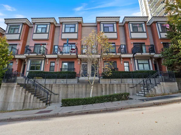 828 Royal Ave #204, New Westminster, BC V3M 1J9