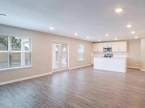 2nd image of 225 Lantana Blvd