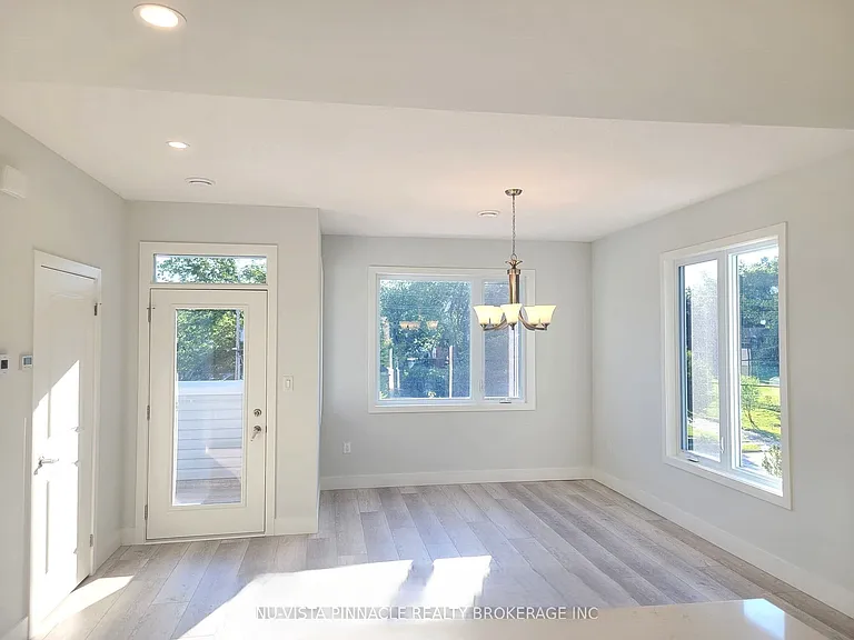990 Deveron Cres #43 — Photo 10