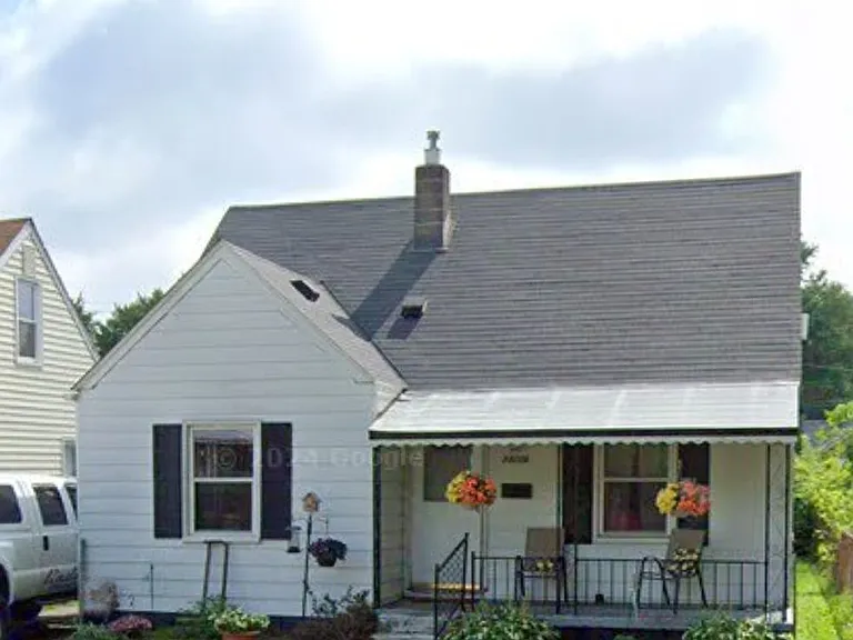 28728 Maple St — Photo 1