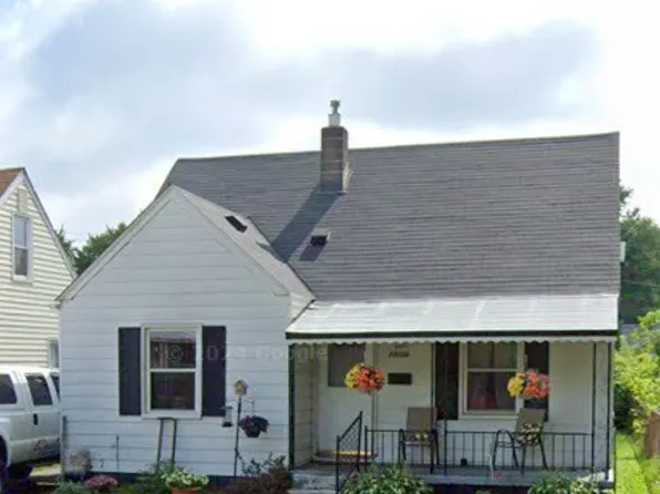 28728 Maple St, Roseville, MI 48066