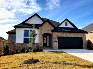 2703 N Chapel Dr, Fayetteville, AR 72704