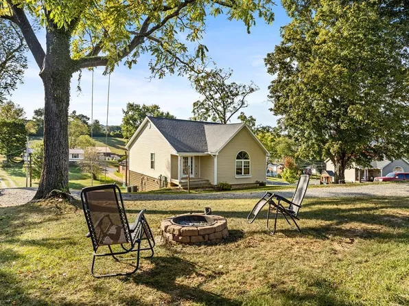217 Maple St, Glade Spring, VA 24340