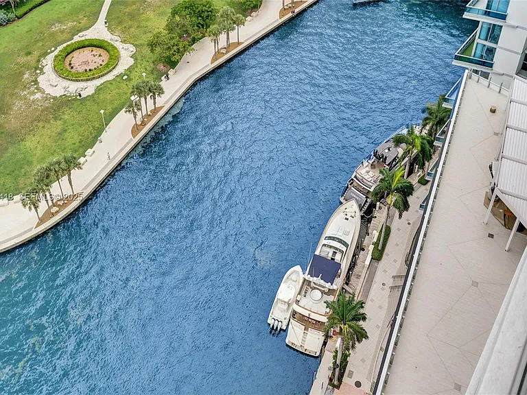 300 Biscayne Blvd #2305W — Photo 12
