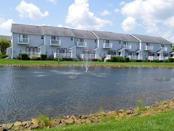 Gorgeous Pond View from Deck