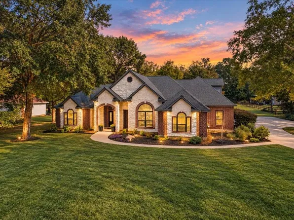 11325 Majestic Dr, Montgomery, TX 77316
