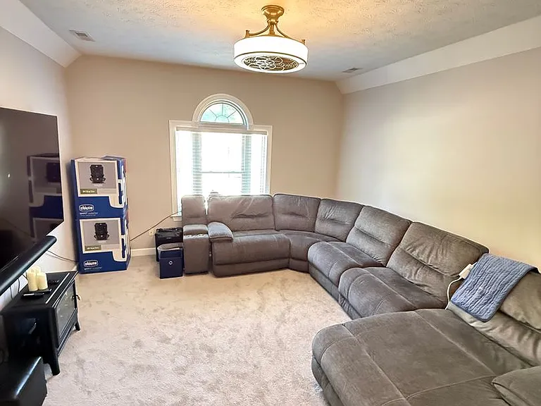 115 Sheldon Ct — Photo 11