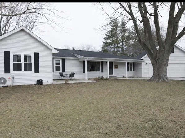 3028 N County Road 150e, Mattoon, IL 61938