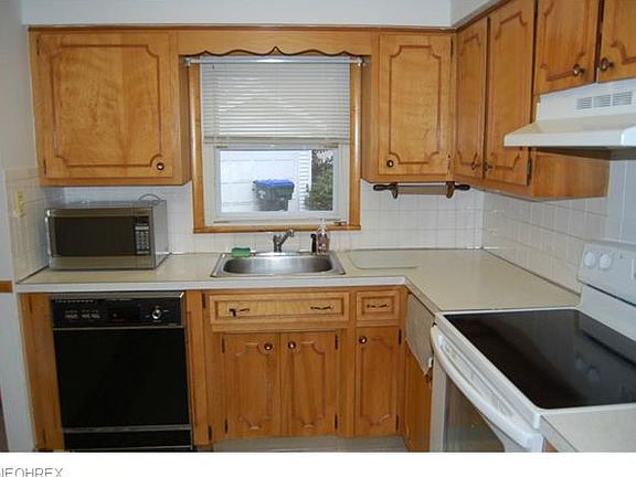 4th image of 633 Stuart Ave