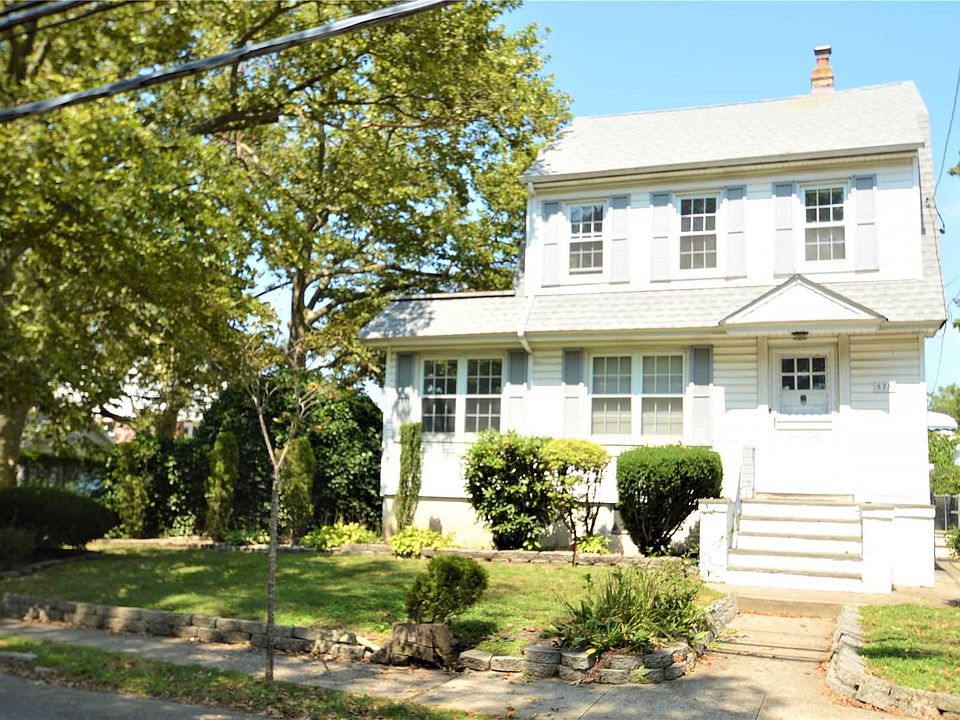 1st image of 575 Dubois Ave